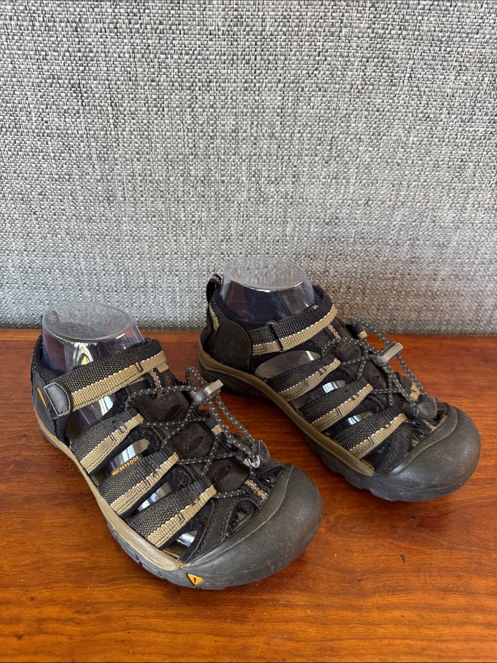 Keen Newport H2 Kids Size 5 Waterproof Sport Sandals (Fits Women’s 6.5-7)